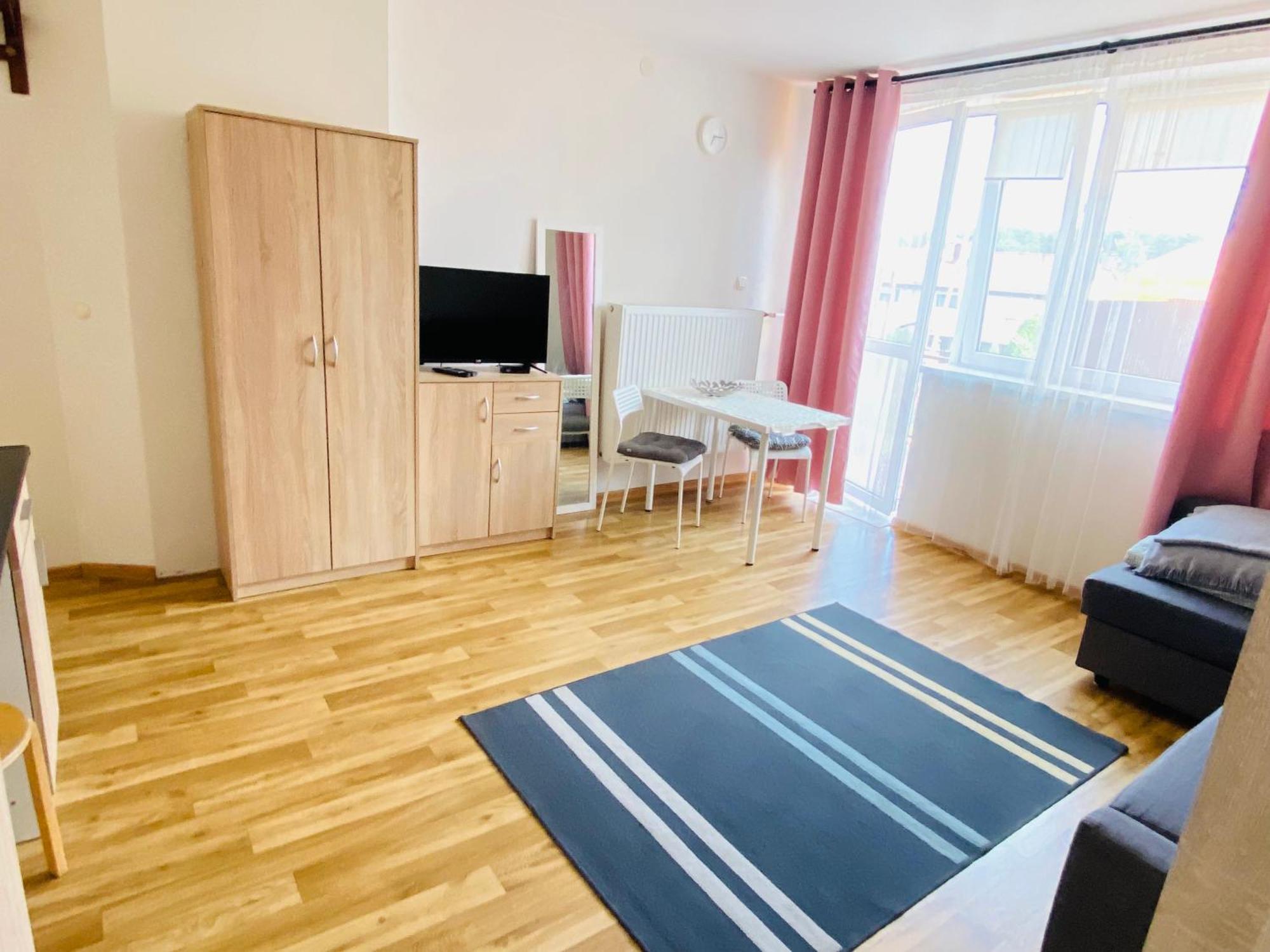 Homestay Kornlex Goscinne Z Aneksem Kuchennym Warsaw